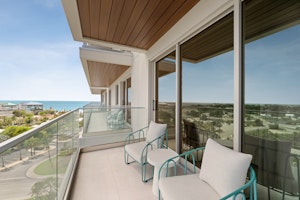 Dawn Rise Suite - City View Balcony