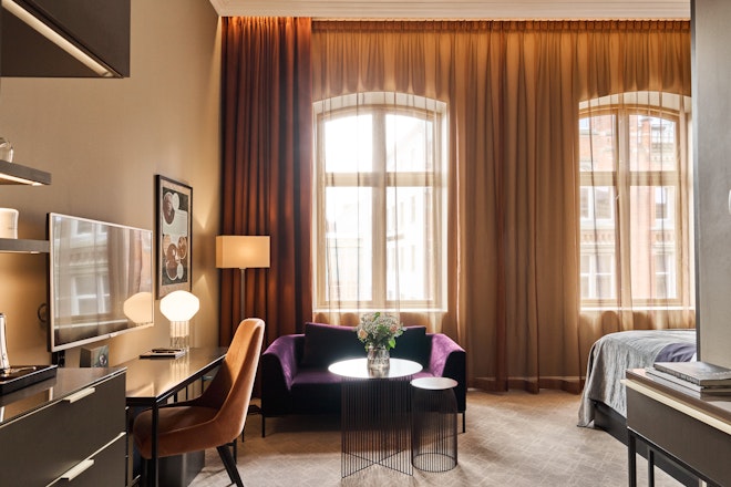 Deluxe City View - Living Area
