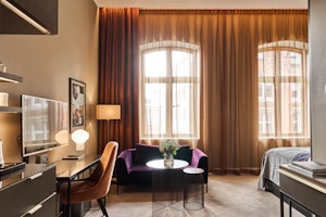 Deluxe City View - Living Area