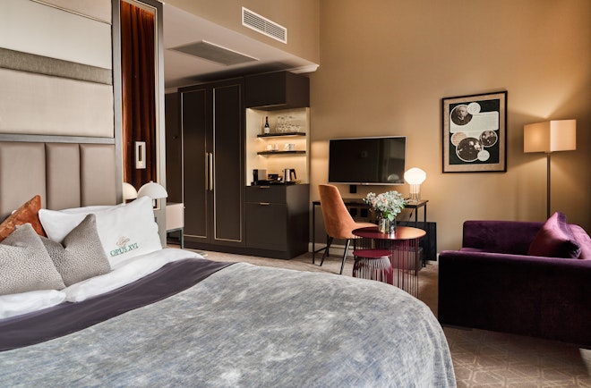Deluxe City View - Bedroom