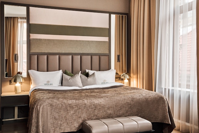 Deluxe City View - Bedroom