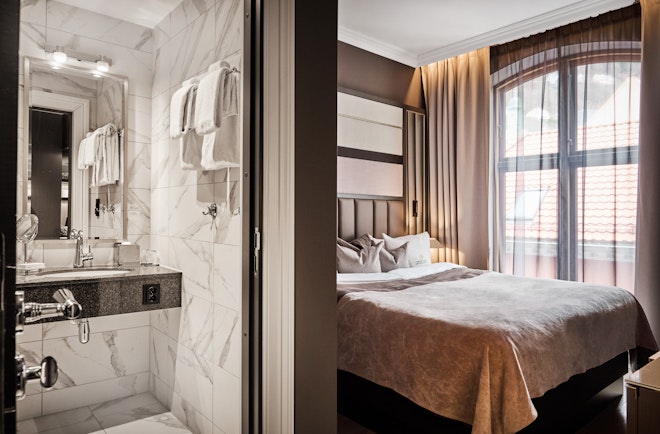 Classic Petite - Bedroom
