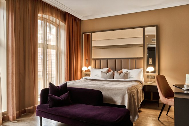 Deluxe - Bedroom