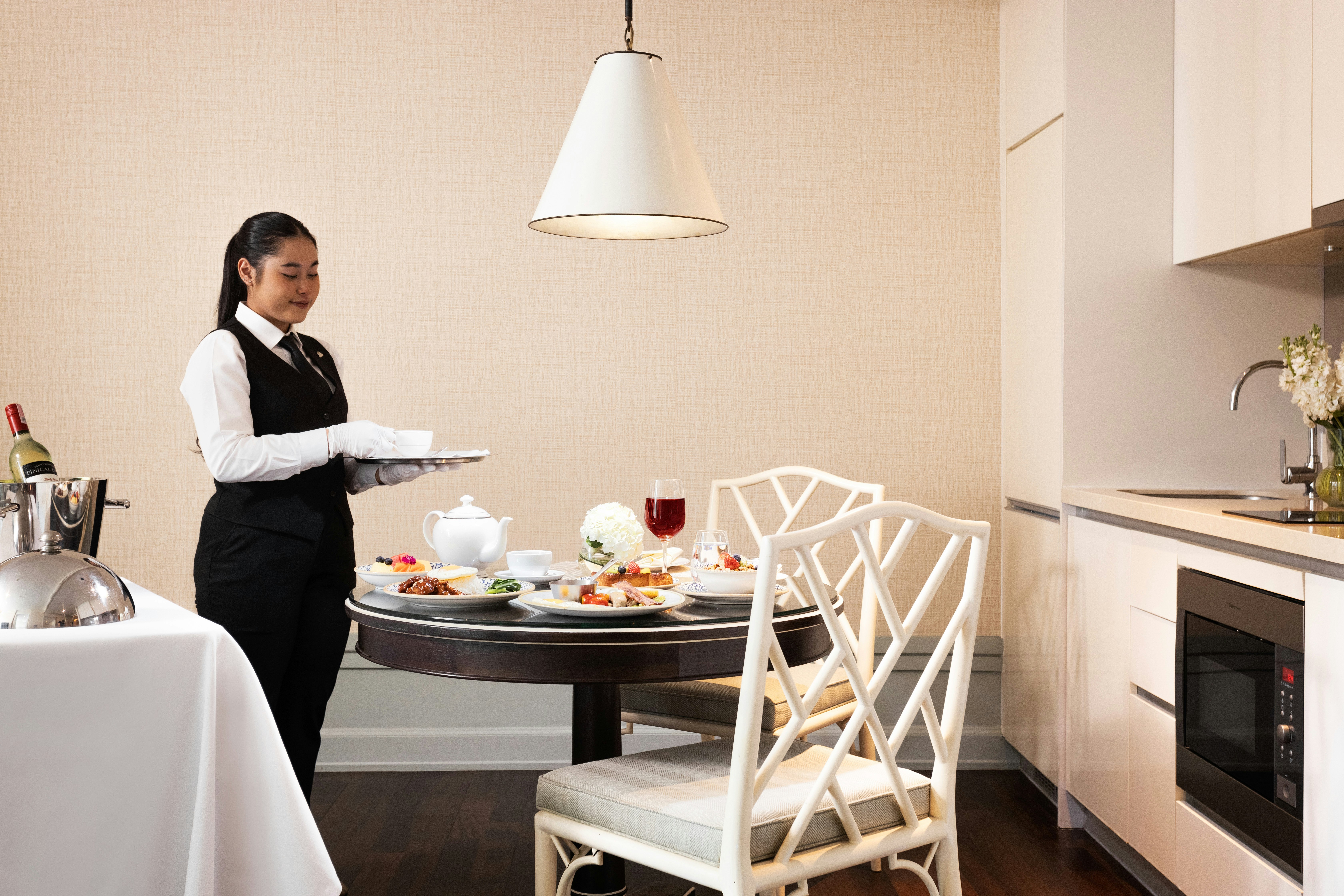 One Bedroom Suite In Room Dinning