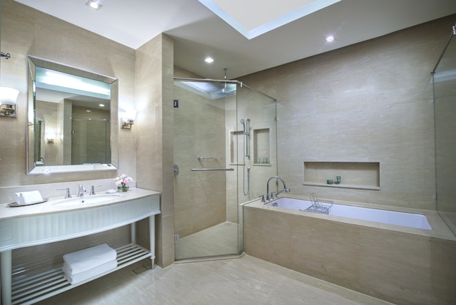 One Bedroom Suite City View - Bathroom