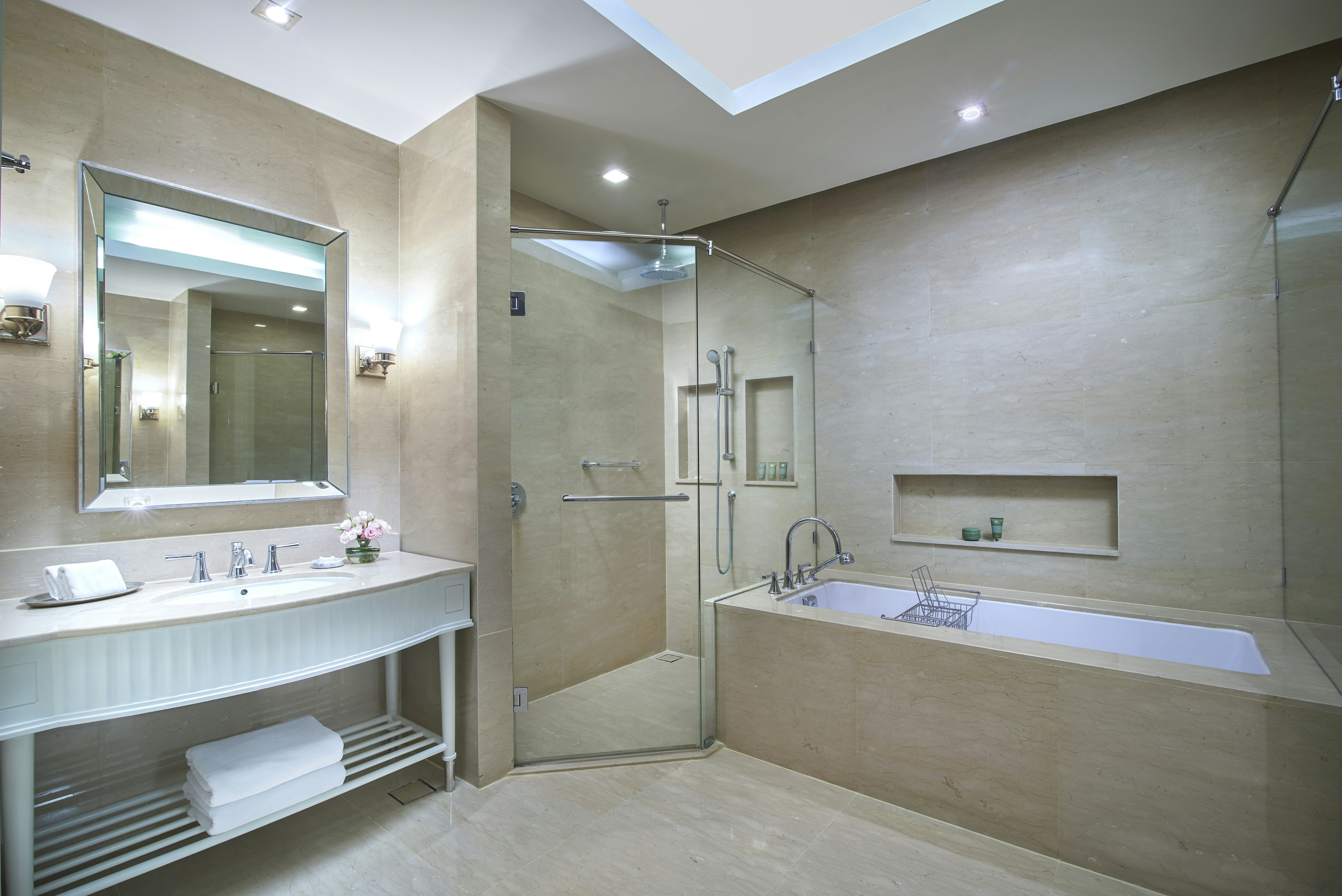 One Bedroom Suite City View - Bathroom