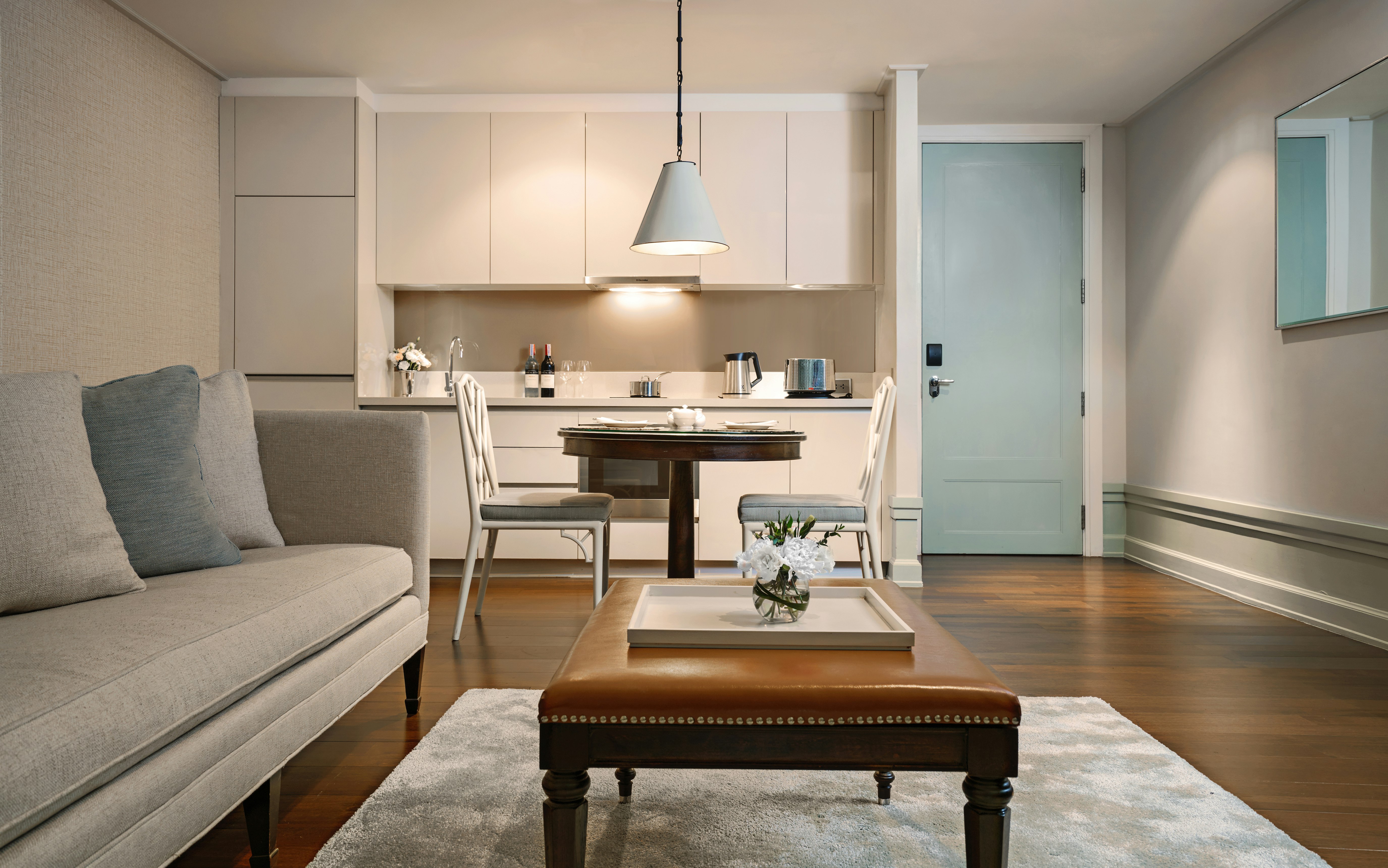 One Bedroom Suite Park View - Living Area