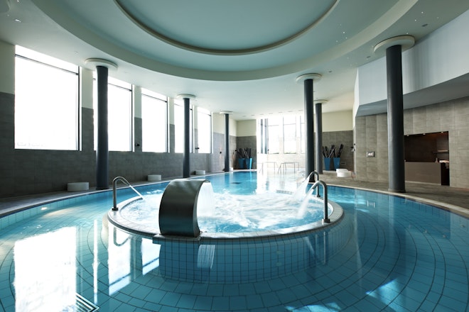Dynamic Pool Banyan Tree Spa