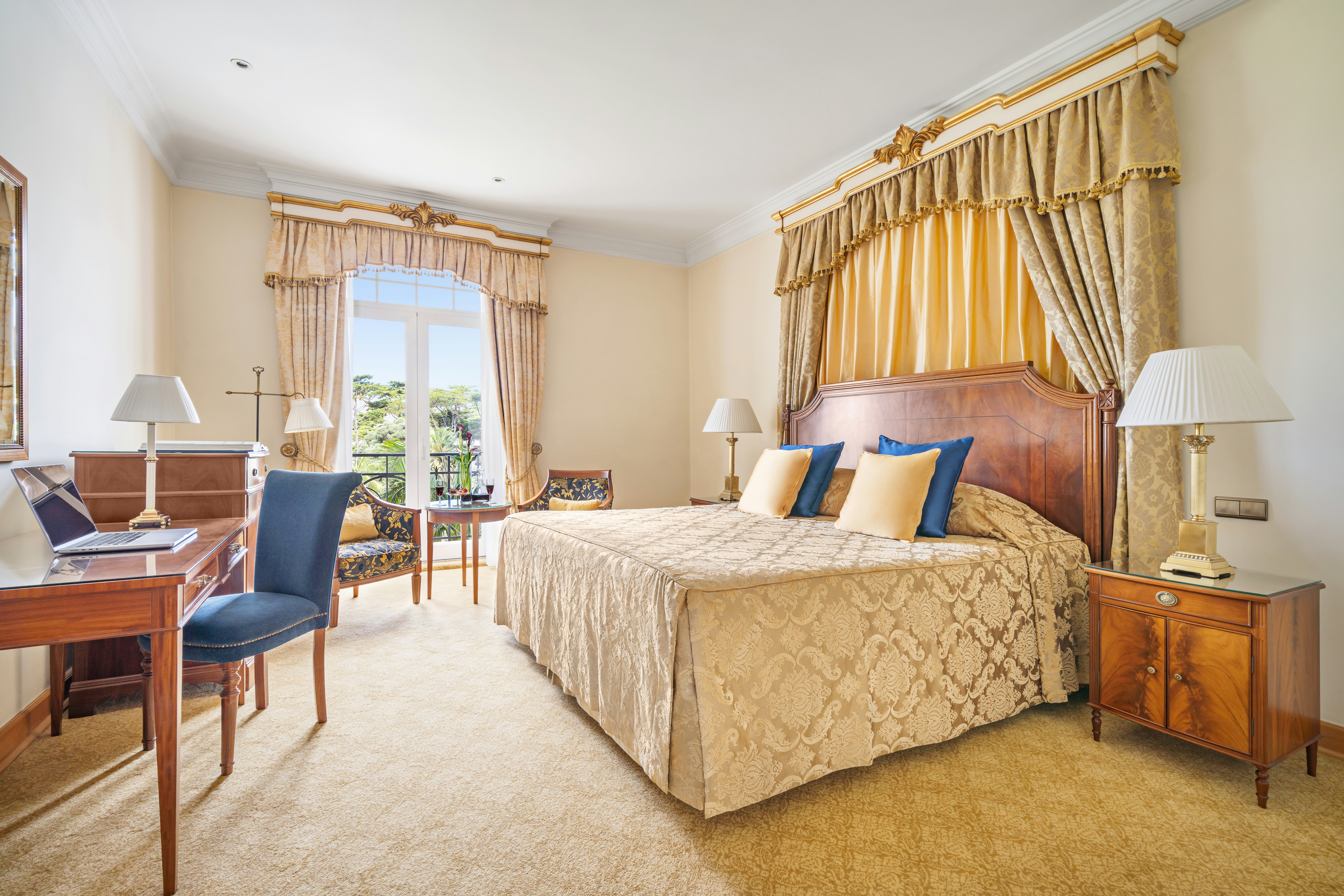 Deluxe Palacio Suites