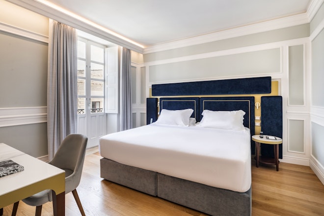 Deluxe Room - Bedroom
