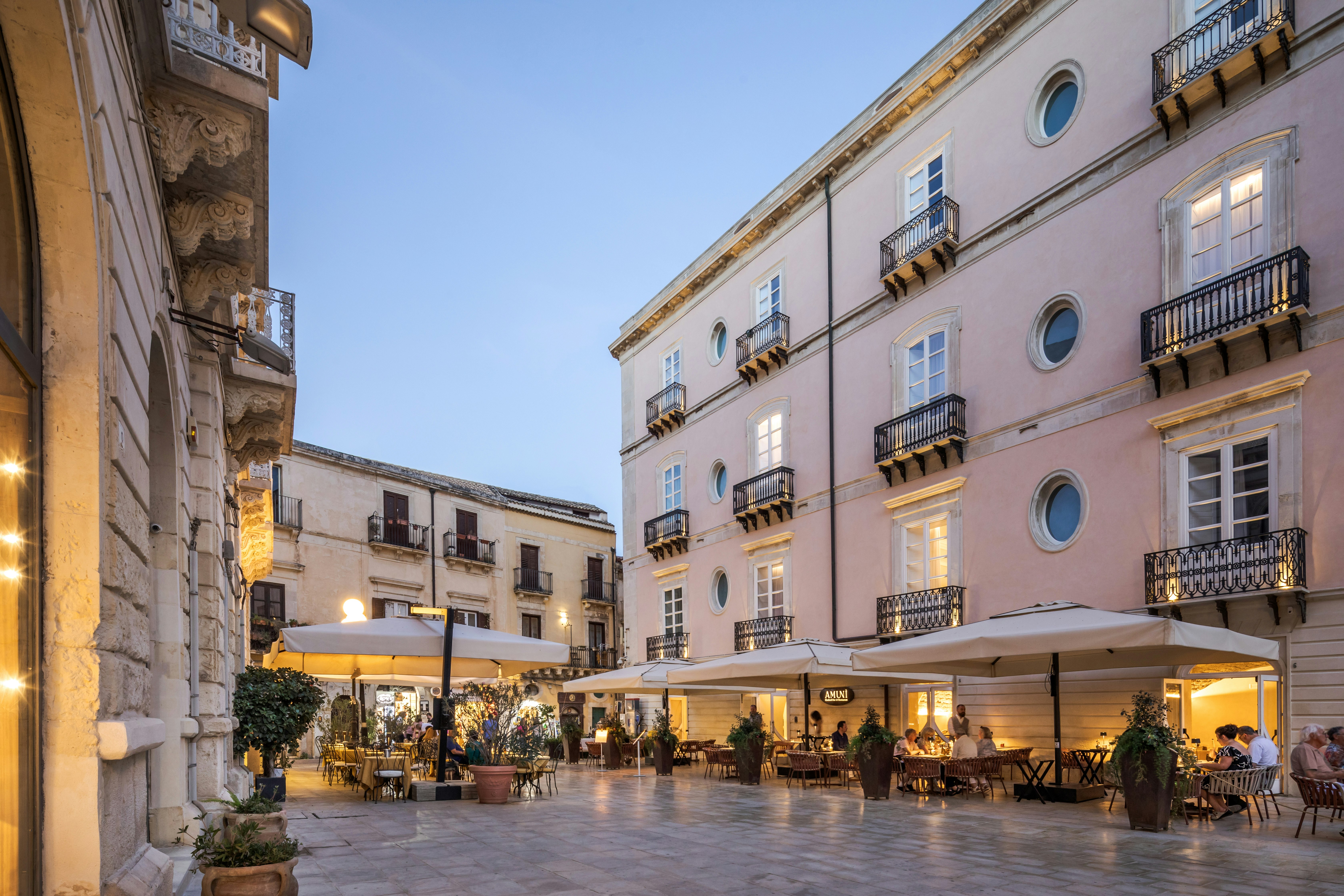 Amuni Bar Night View