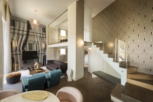 Grand View Colosseum Suite