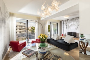 Grand View Gallery Suite