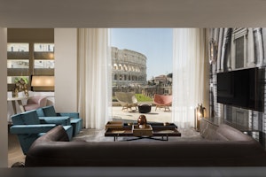Grand View Colosseum Suite