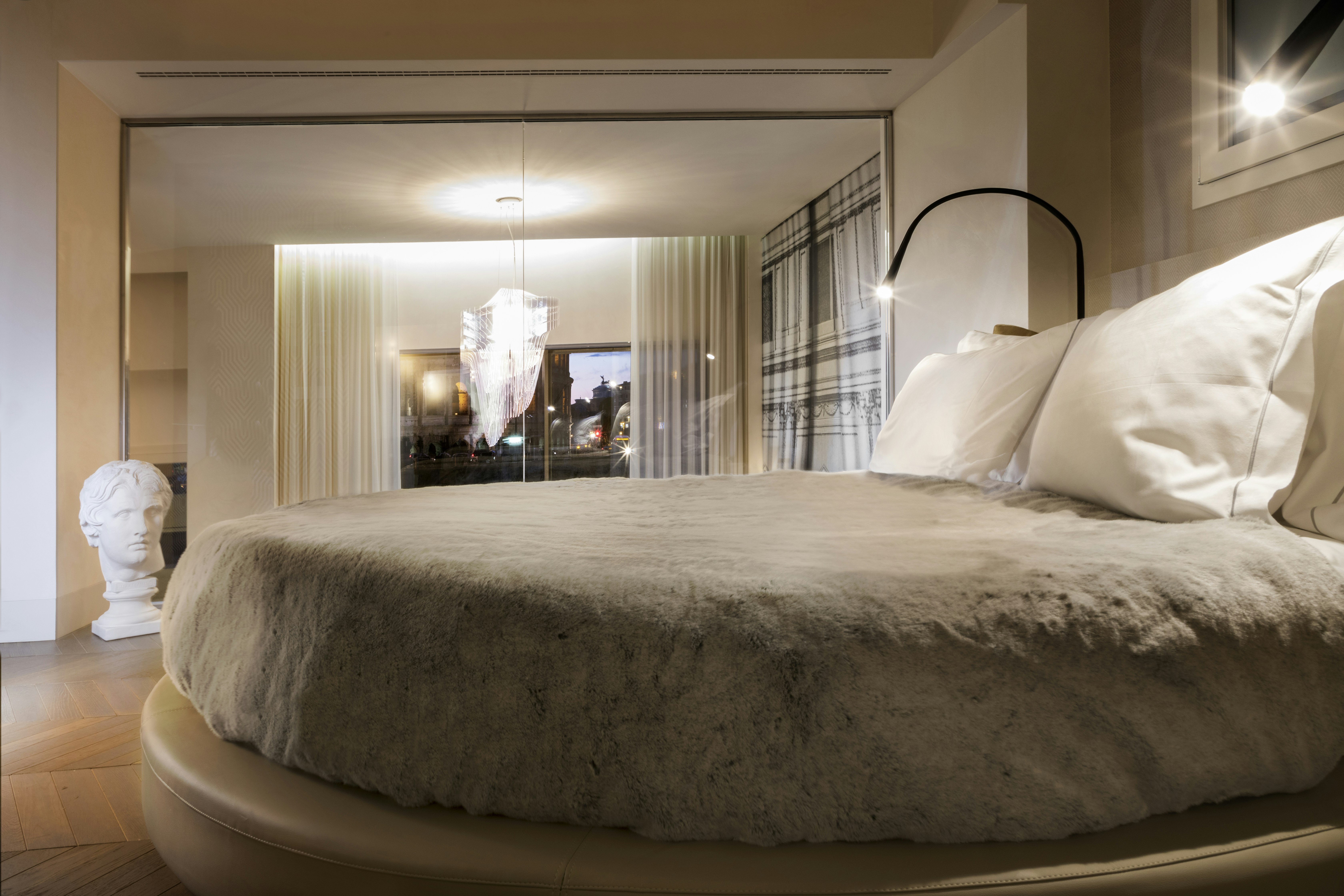 Grand View Colosseum Suite