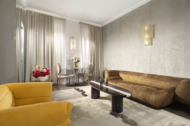 Ludus Suite - Living Area