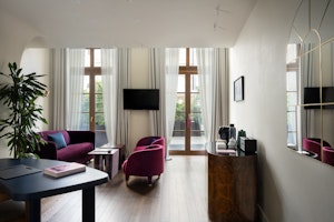 Patio Suite - Living Room