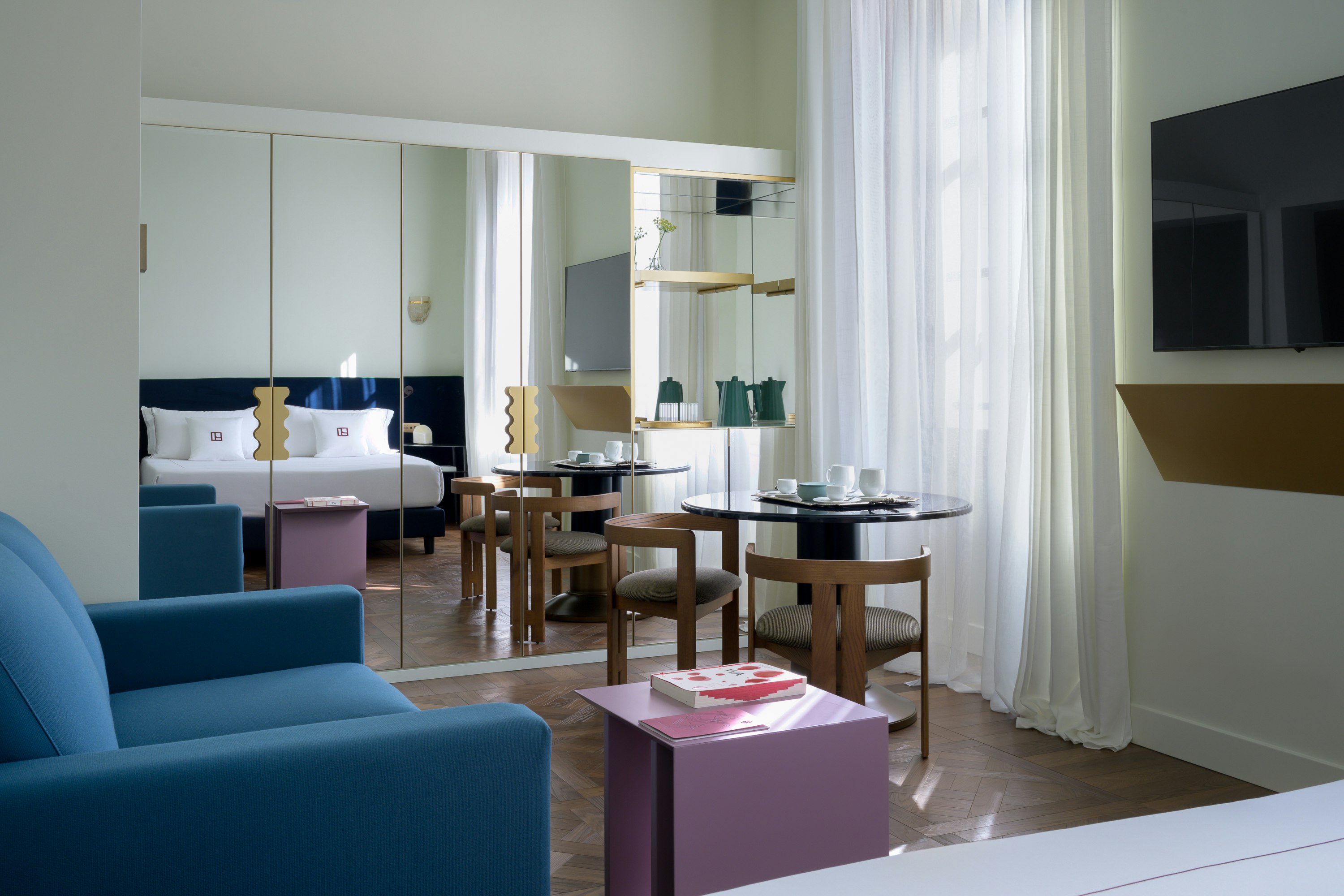 Deluxe - Living Area