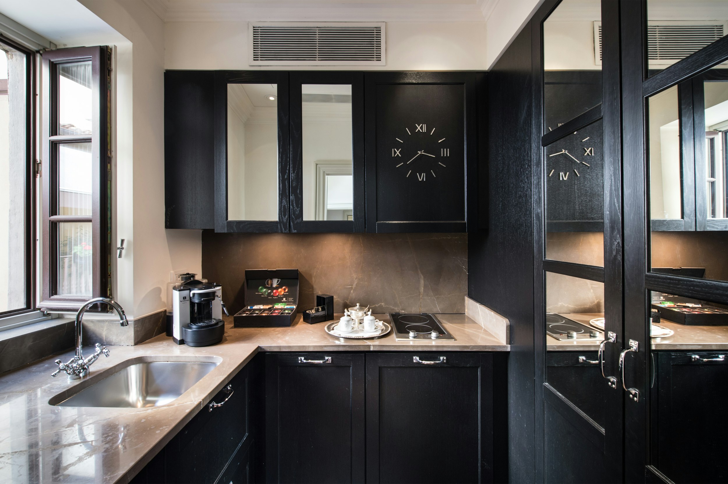 Deluxe Room - Kitchen