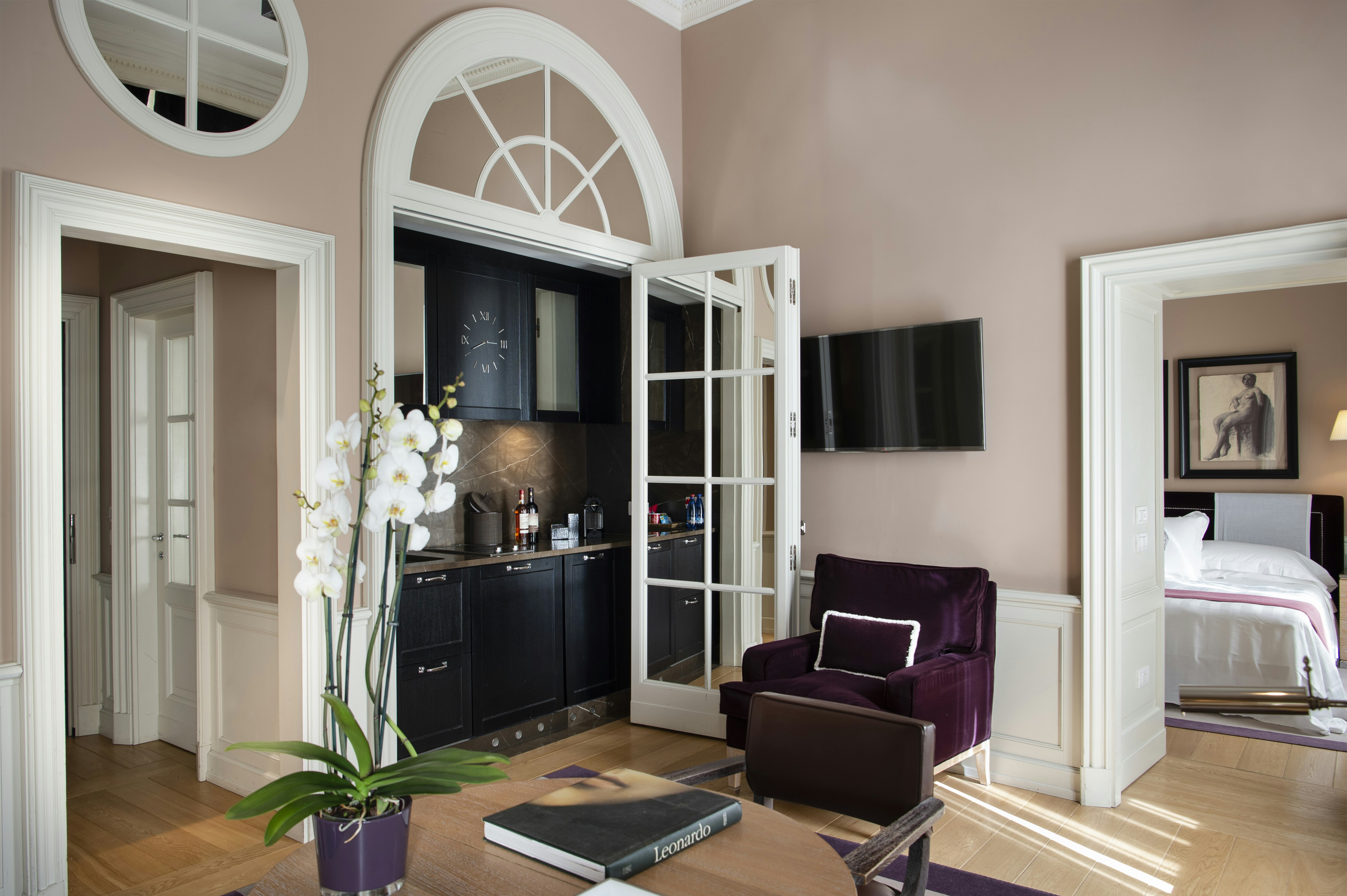 Suite Room - Room Details