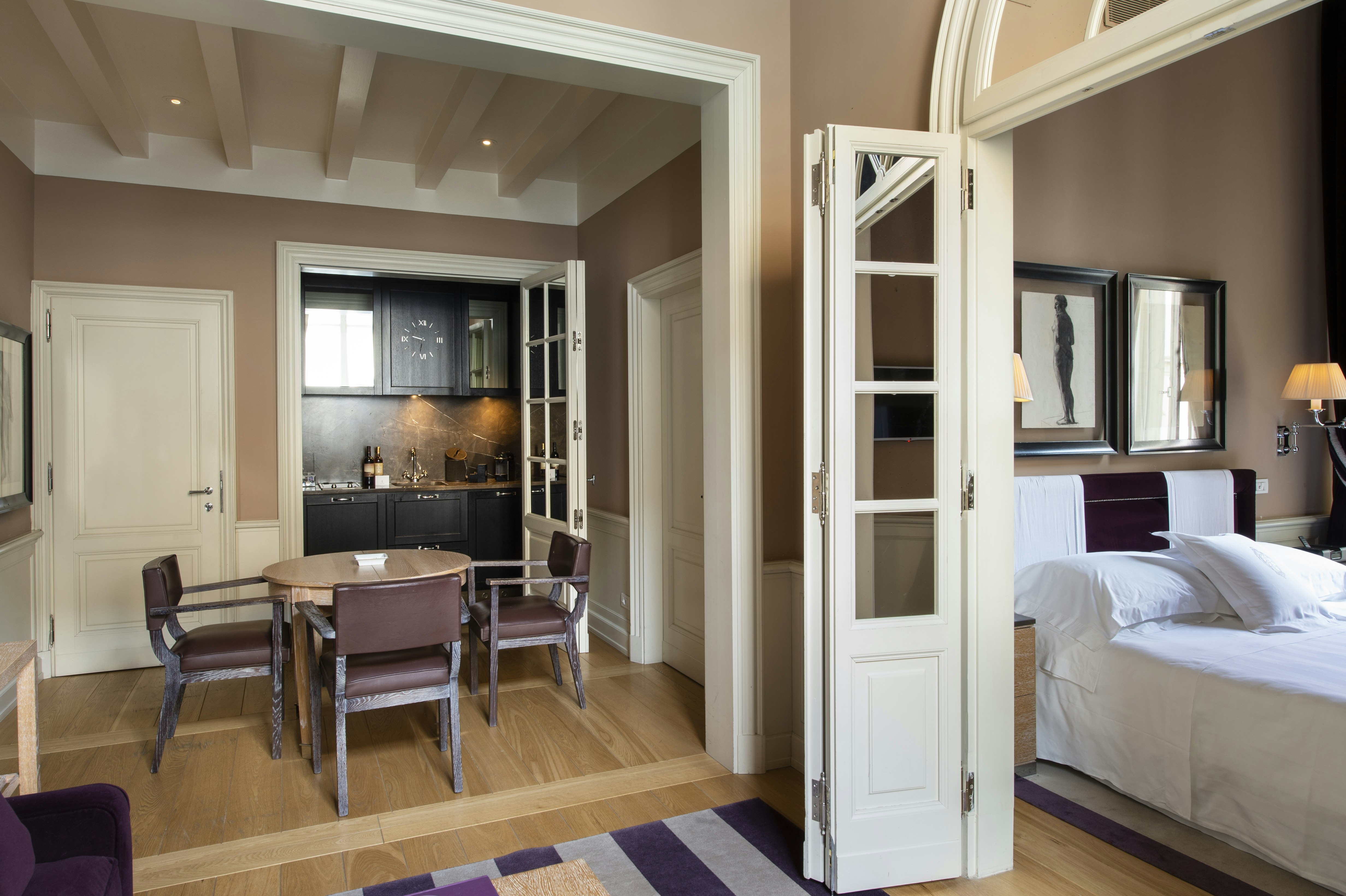 Suite Room - Dining Area