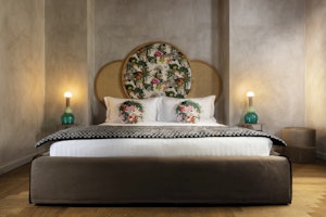 Family Suite Court View