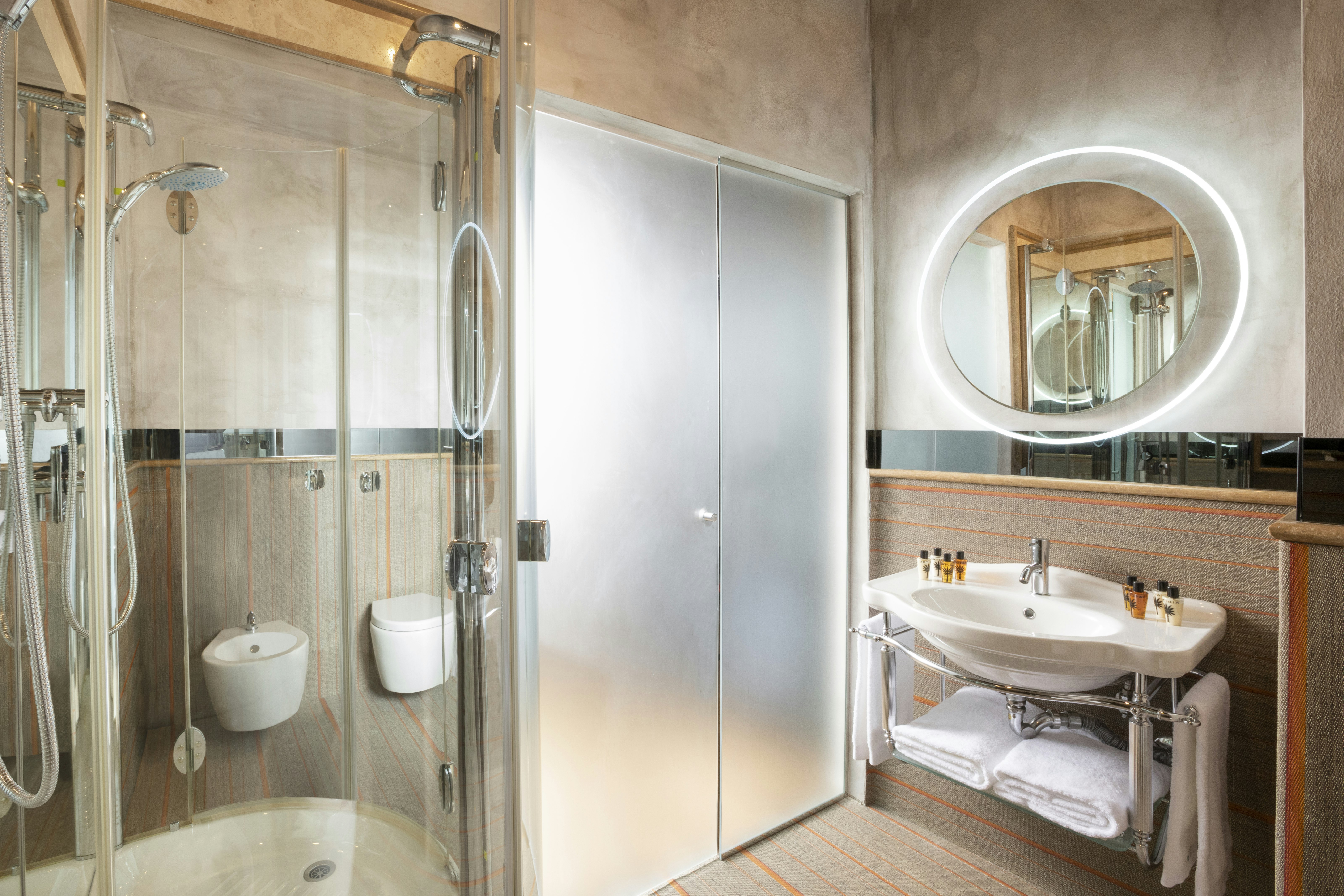 Palm Forum View Bathroom