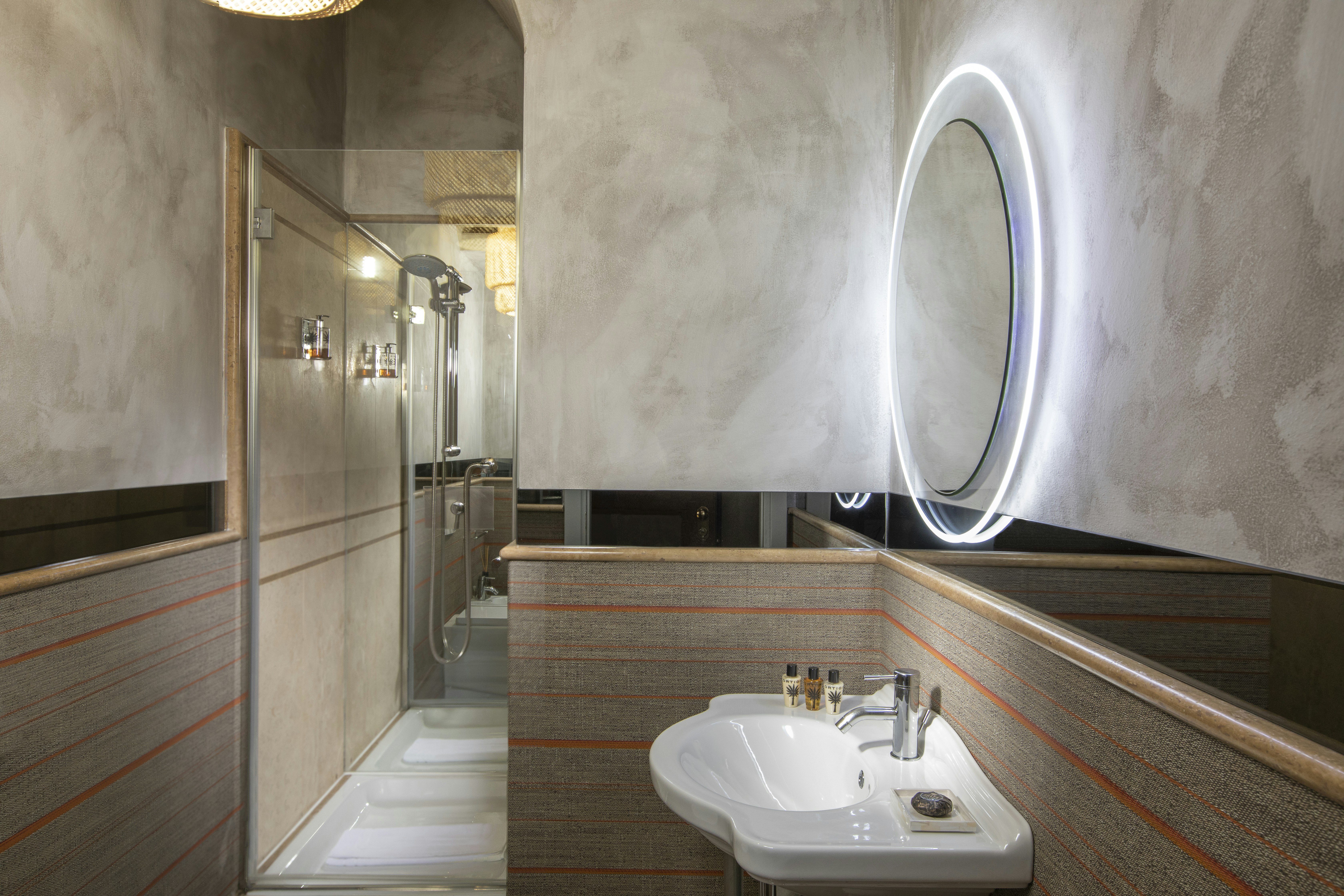 Palm Court View Bathroom