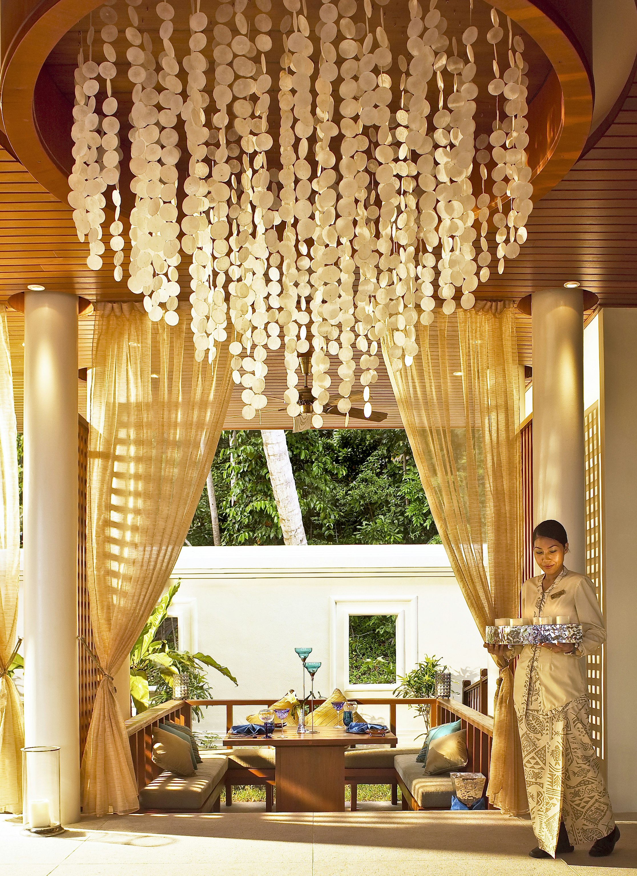 The Straits - Interior