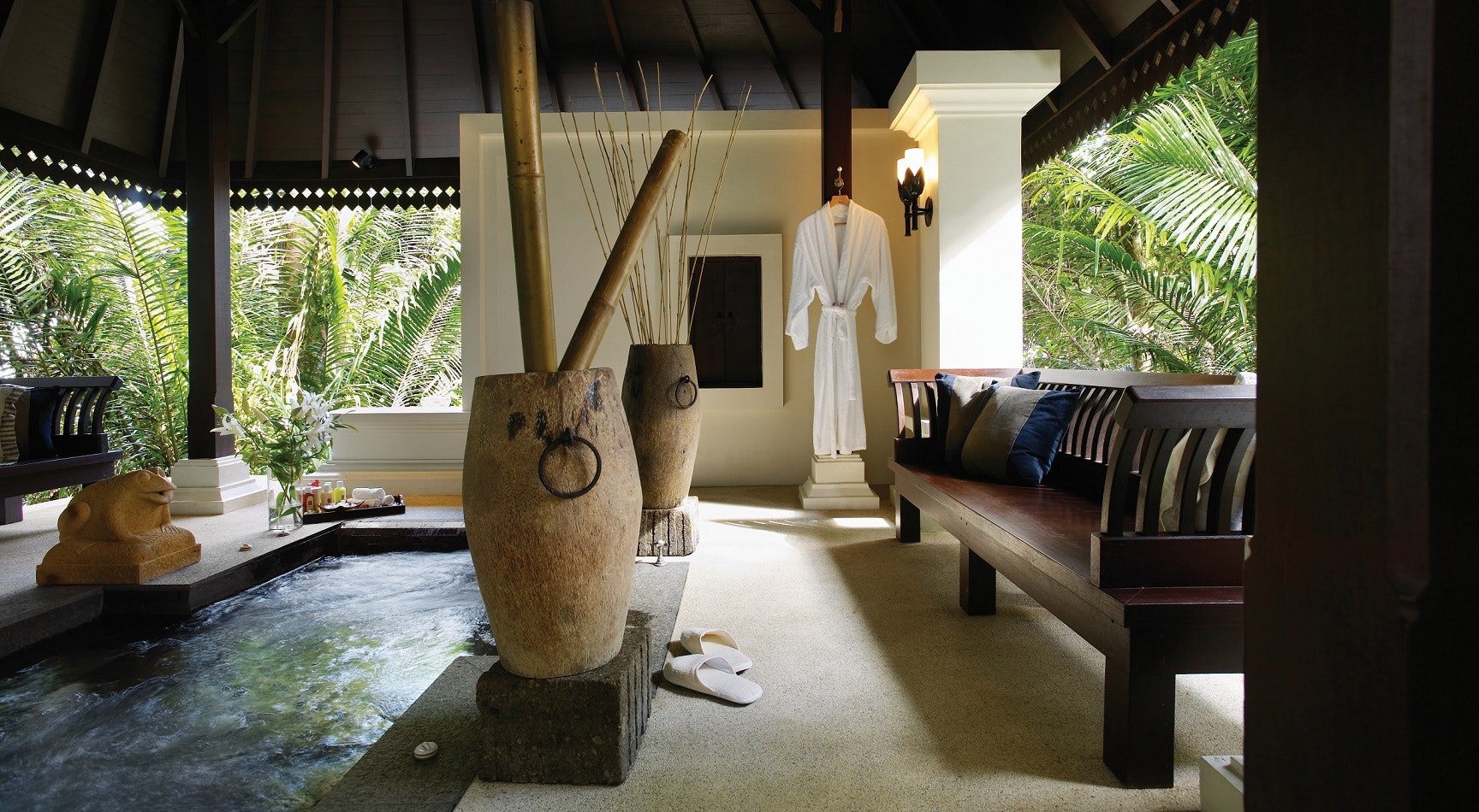 3 Bedroom Hilltop Estate - Pool