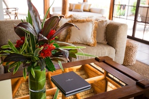 Villa Dining & Lounge Area