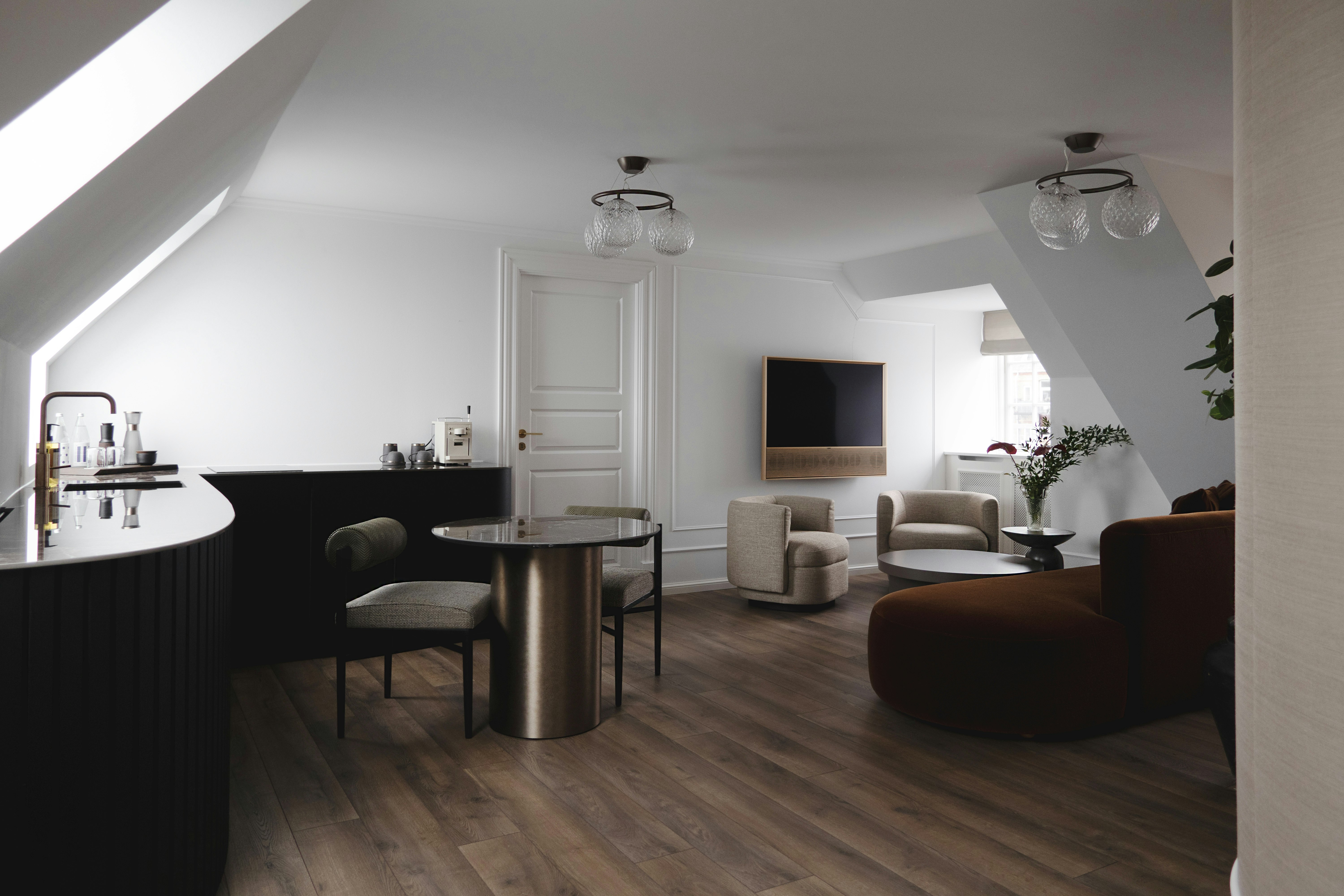 Park Studio - Living & Dining Area