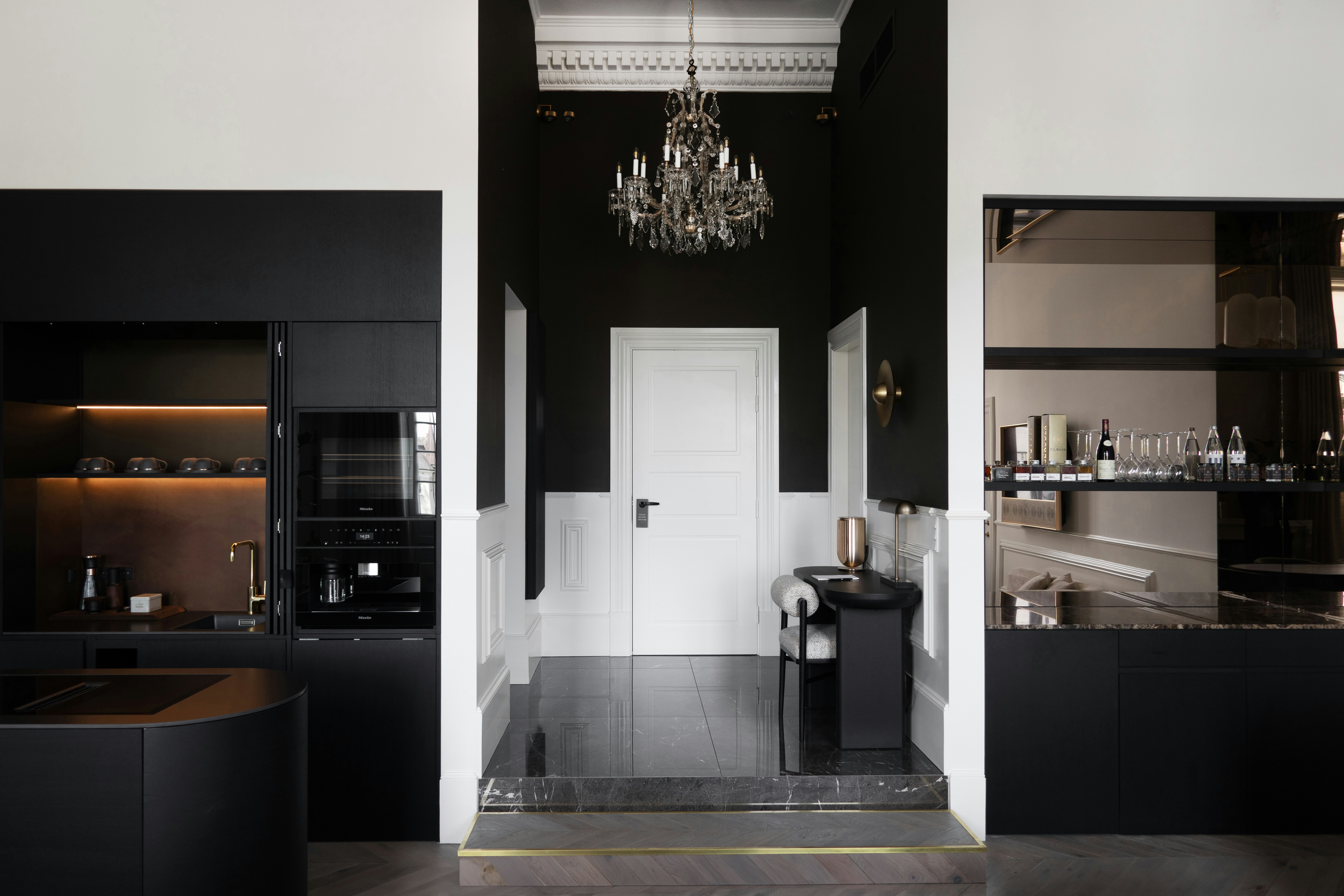 The Hillinger - Master Suite - Room Details