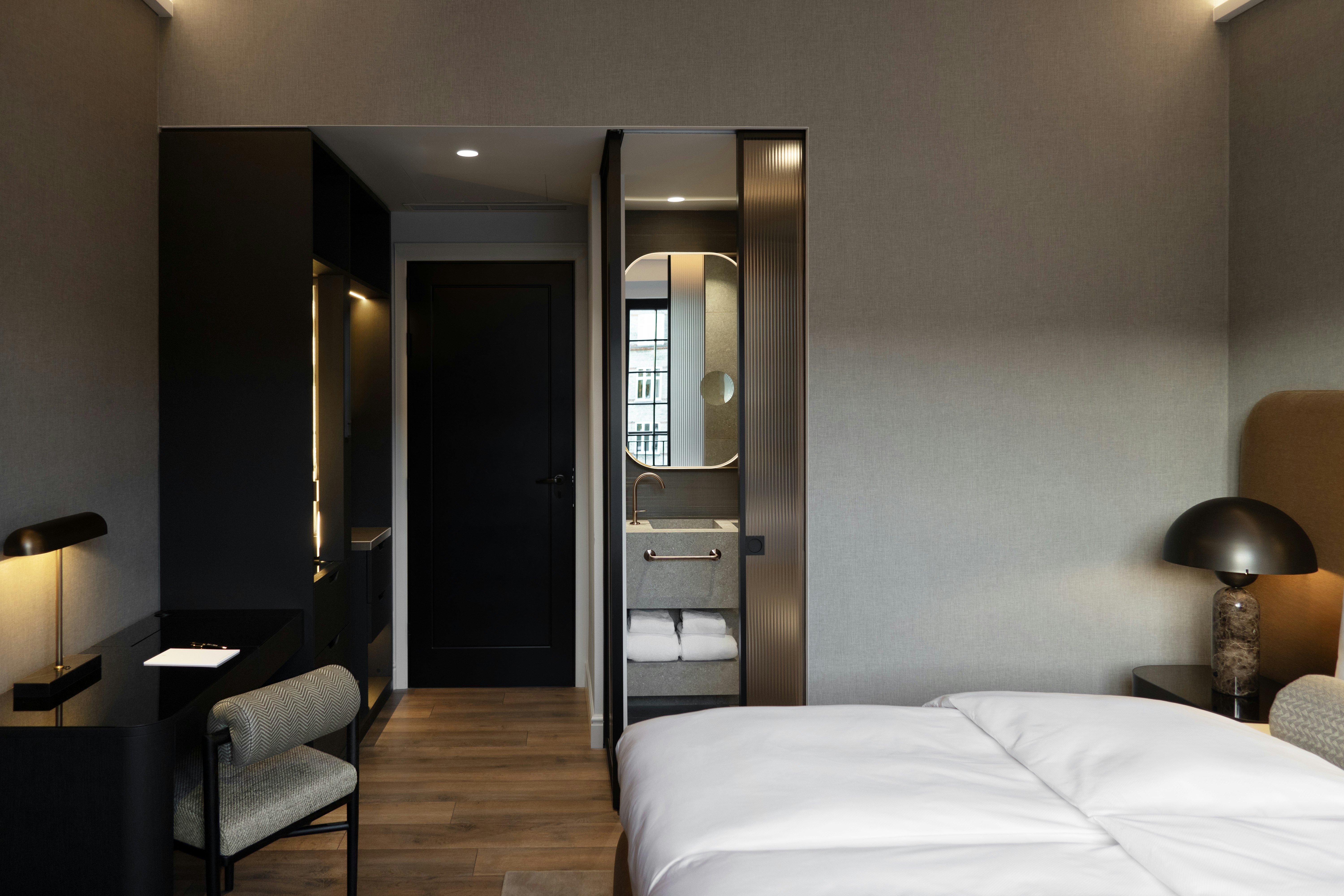 Deluxe Courtyard - Bedroom