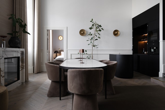 The Hillinger - Master Suite - Dining Area