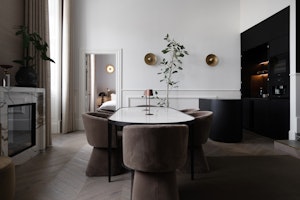 The Hillinger - Master Suite - Dining Area
