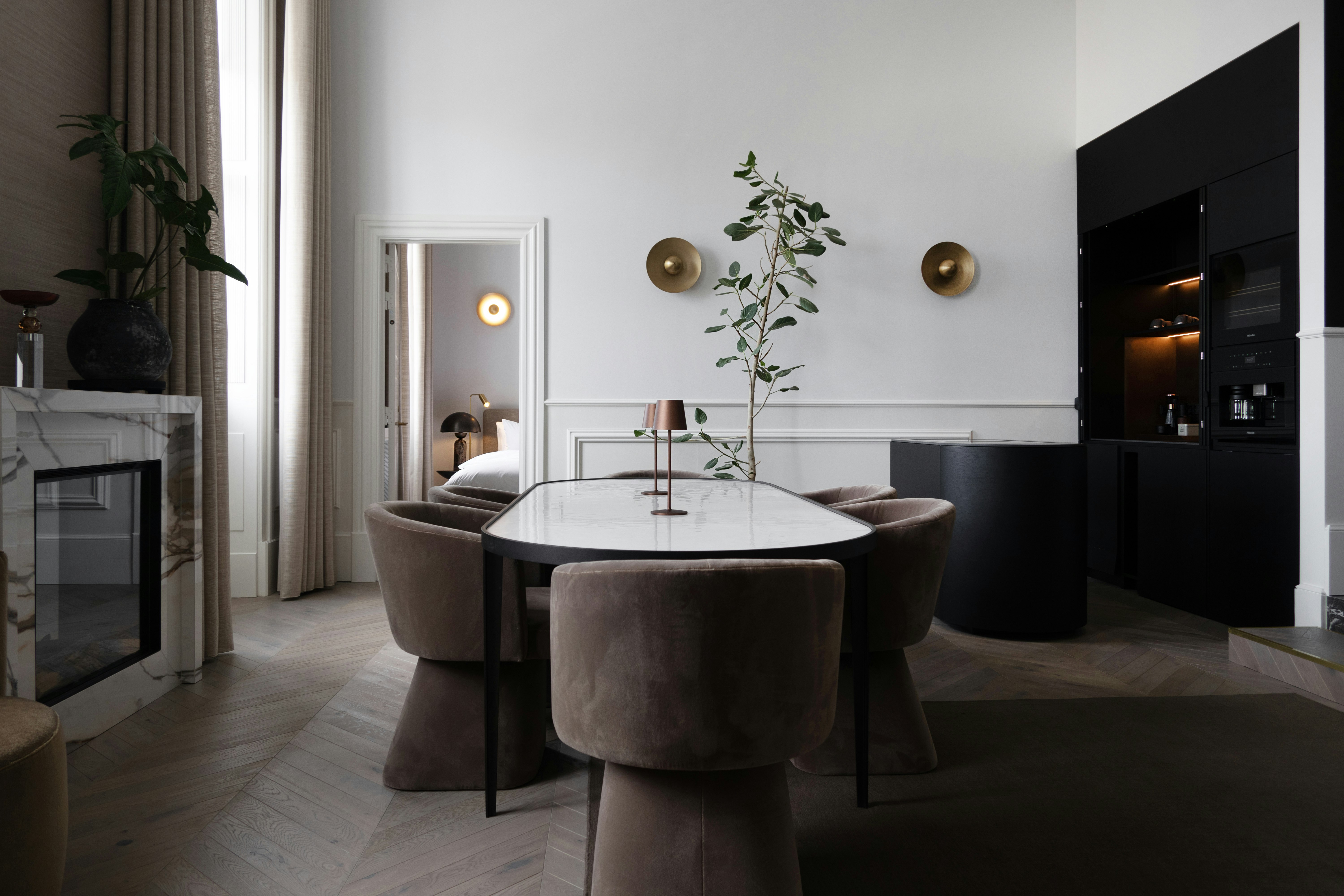 The Hillinger - Master Suite - Dining Area