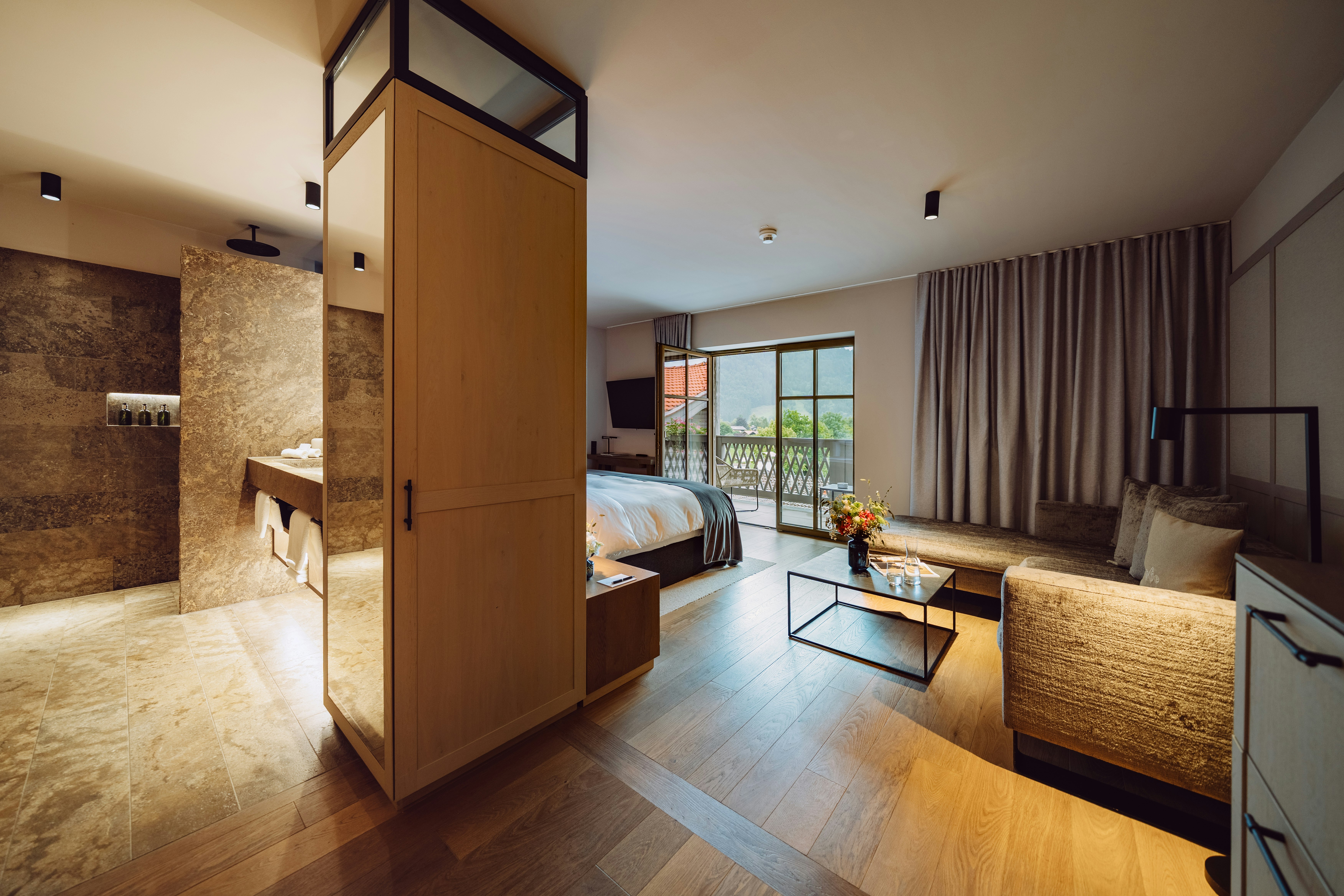 Deluxe Double Room - Living Area & Bathroom