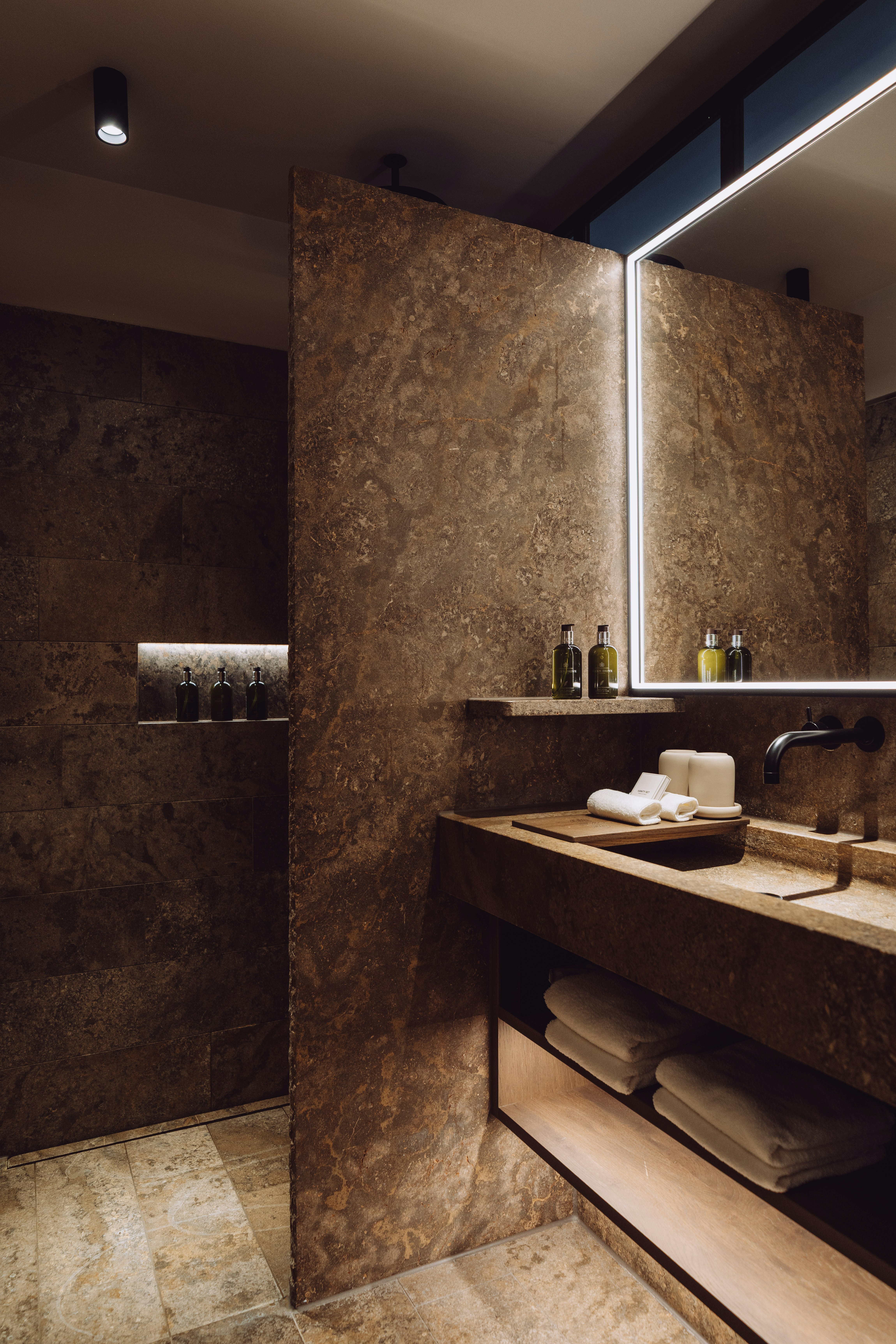 Standard Double Room - Bathroom