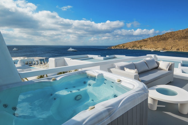 Outdoor Jacuzzi Classic Room