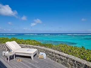 1 Bedroom Bluff Cottage Balcony Deck