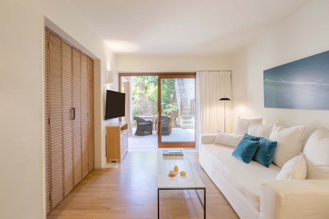 Blue Maisonette Suite Private Heated Pool