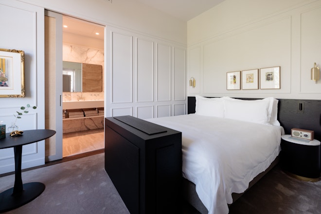 Pillows Grand Suite - Bedroom