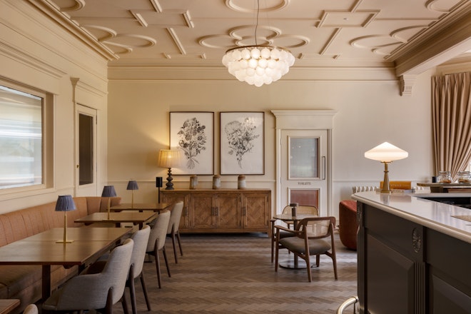 Bar & Lounge