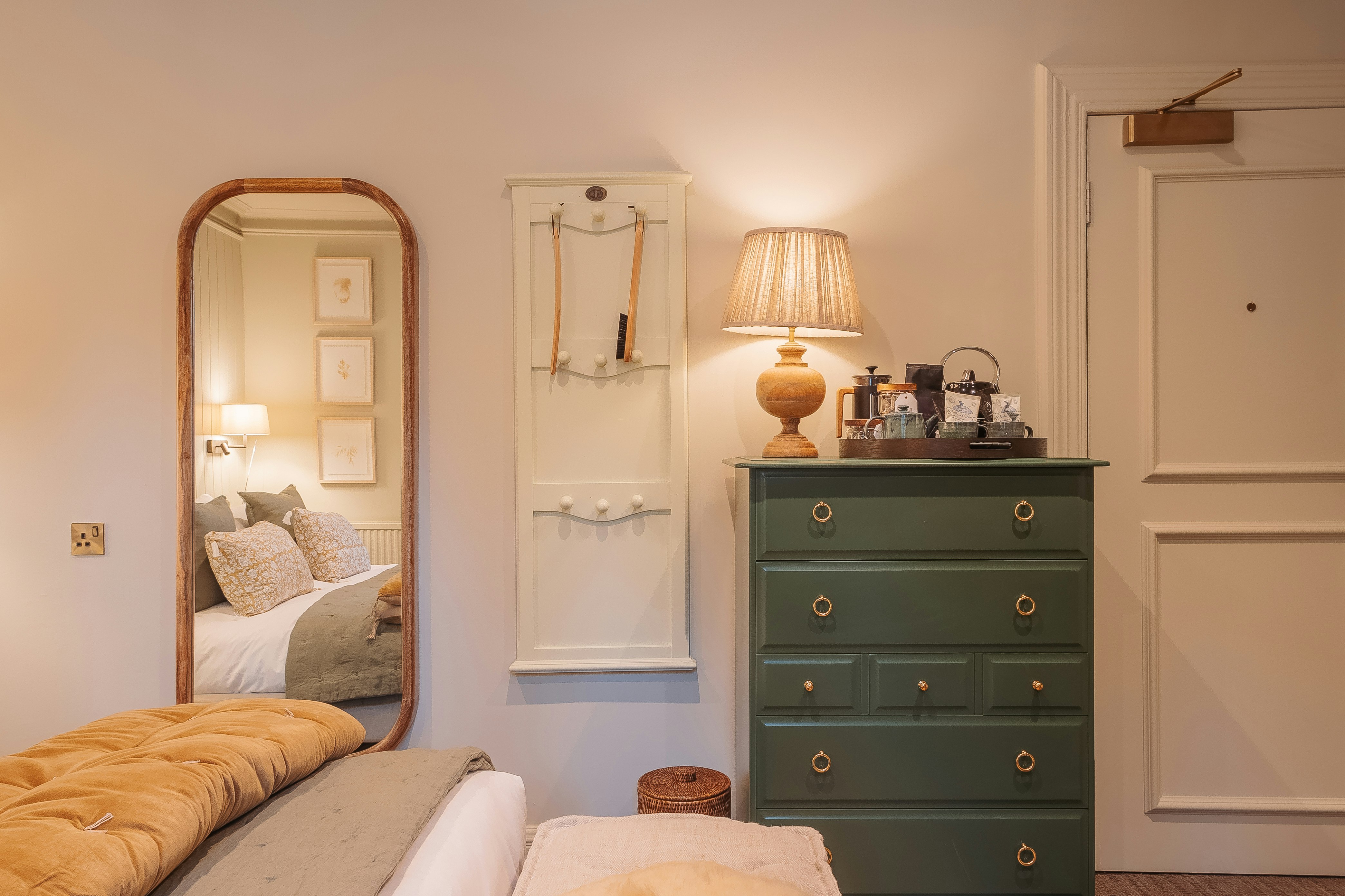 Mansion Room - Bedroom