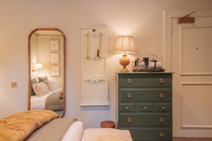 Mansion Room - Bedroom