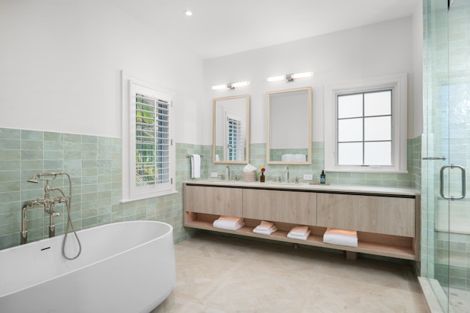 Premium Ocean Front Three Bedroom Main Bathroom