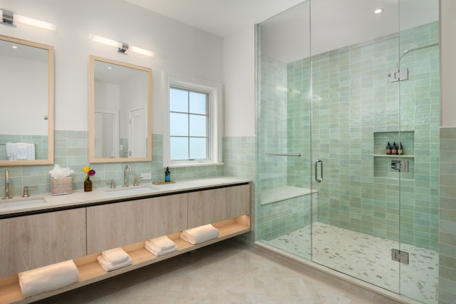 W303 Main Bathroom