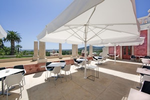 Pool Bar