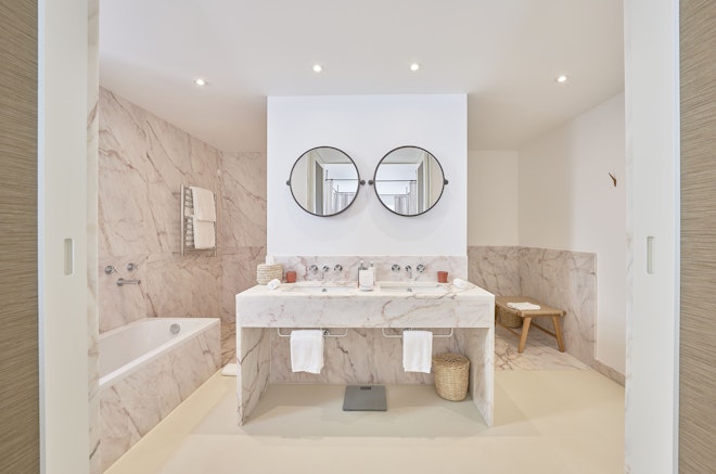 Junior Suite Bathroom